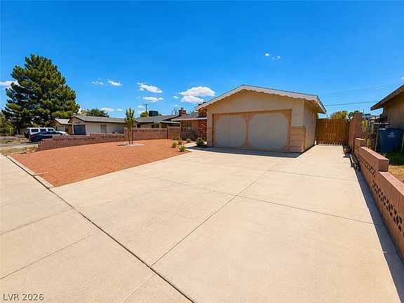 3rd image of 3909 W Oakey Blvd