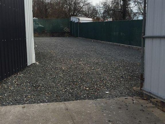 4th image of 121 Kreischer St