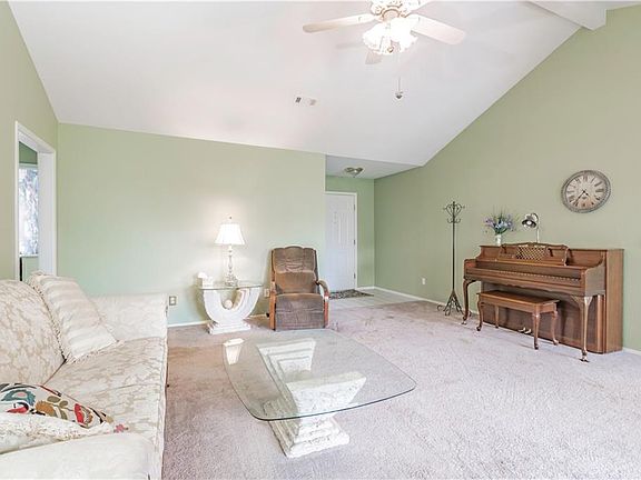 4th image of 33 W Northaven St