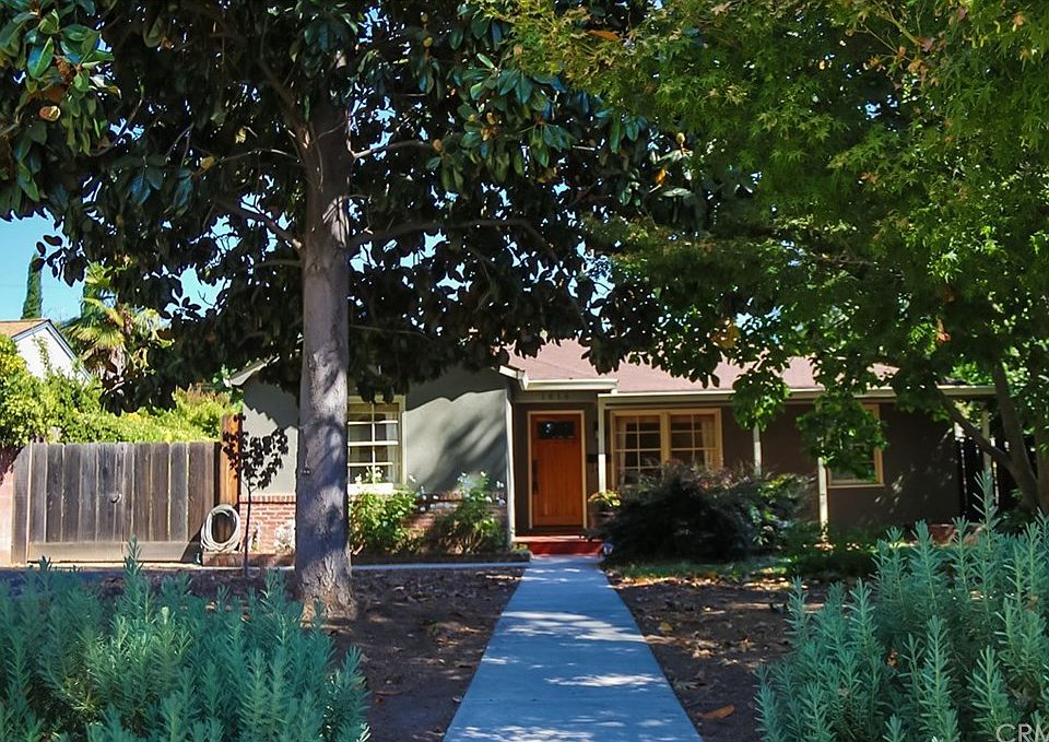 2nd image of 1614 Arbutus Ave