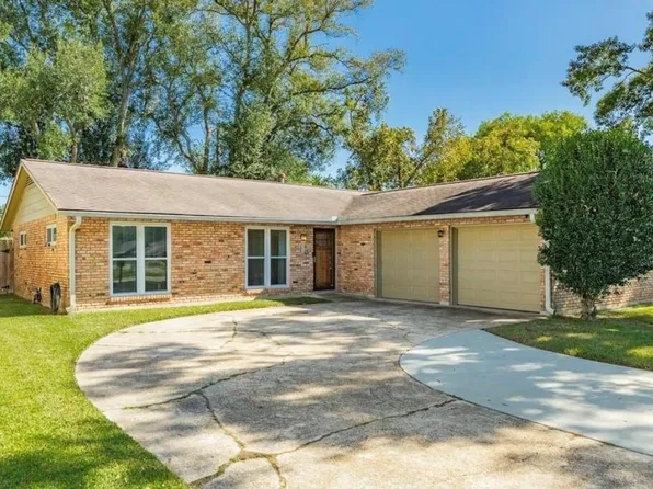 820 Perry St, Angleton, TX 77515