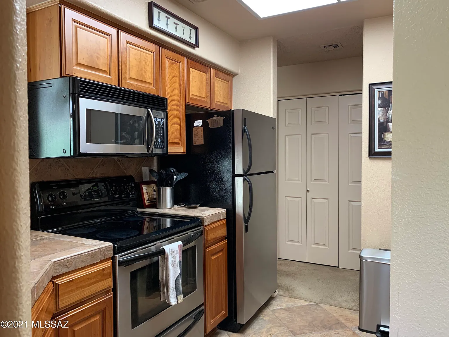 3 bed, 2.0 bath, 1219 sqft, $2,000 — Photo 4