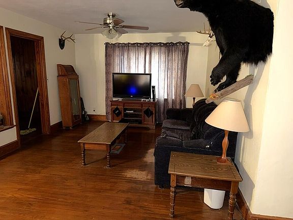 3rd image of 213 Merriman Rd