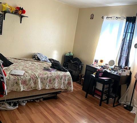 3rd image of 90 N Park Victoria Dr