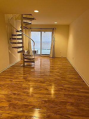 2nd image of 35 W 65th St APT 1C