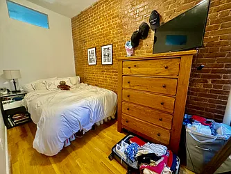 Rented by R New York