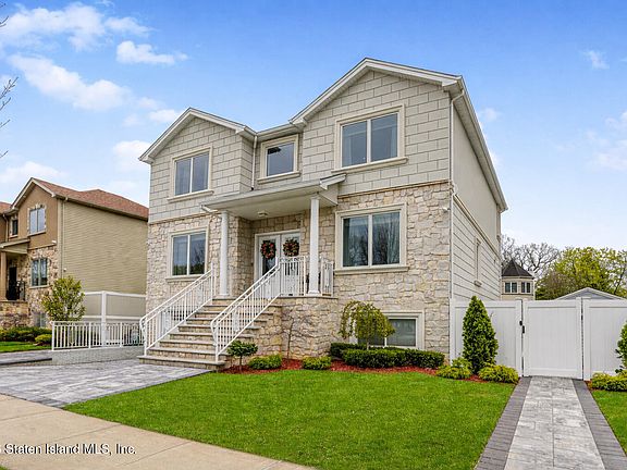 2nd image of 3 Fonda Pl