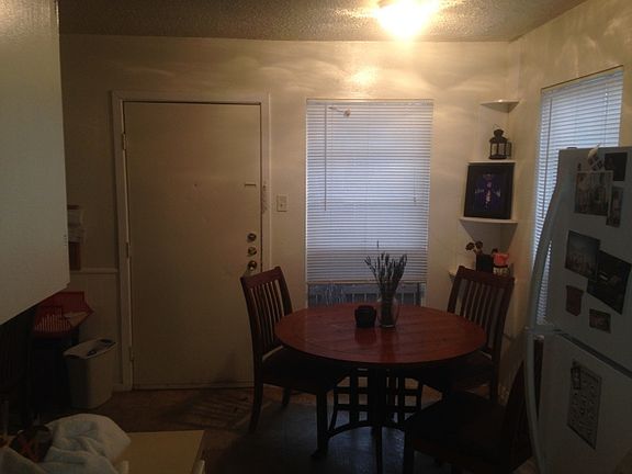 4th image of 305 White Oak Dr #B