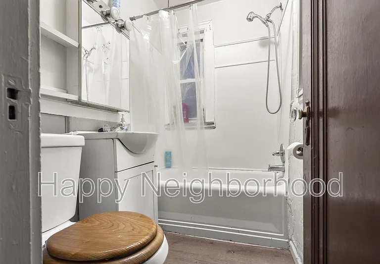 216 E Main St #7 — Photo 4