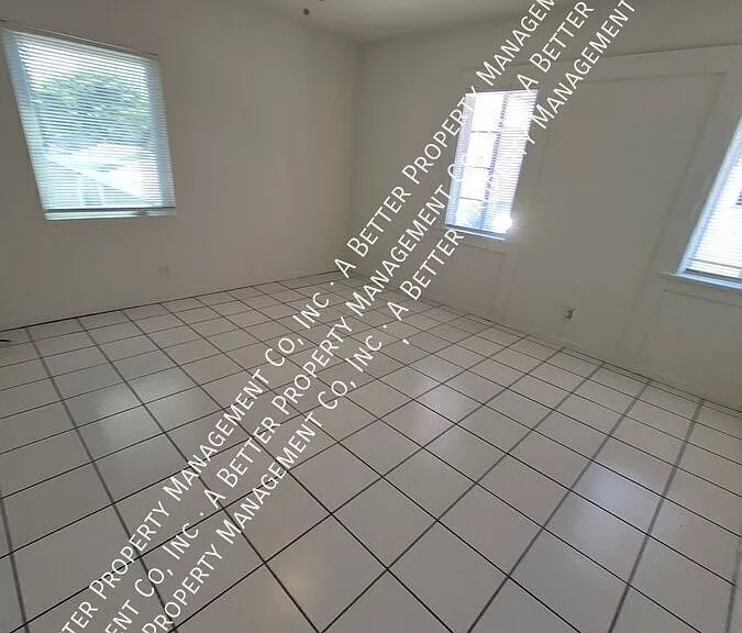 1144 Gladys Ave — Photo 9