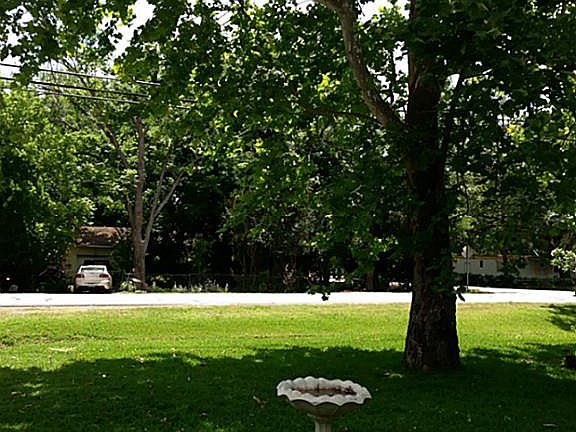 NICE YARD WITH SHADE TREES