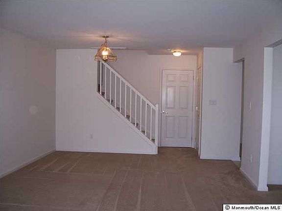 5th image of 172 Brookfield Dr