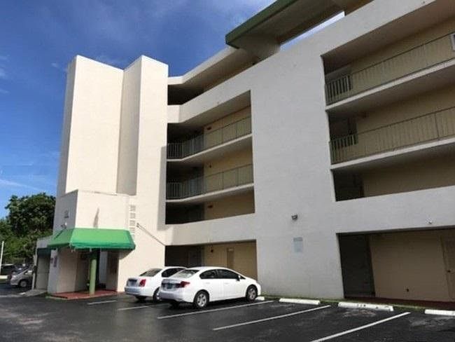 2nd image of 8820 Fontainebleau Blvd #10I