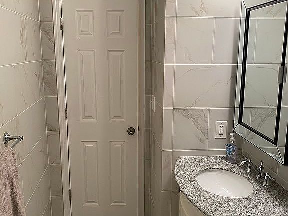Renovated full bath 3rd flr