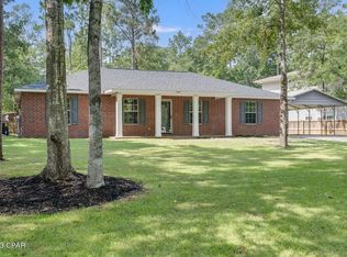 325 Shoreline Dr, Freeport, FL 32439