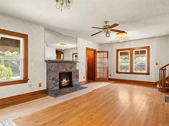 2nd image of 545 NW 33rd St