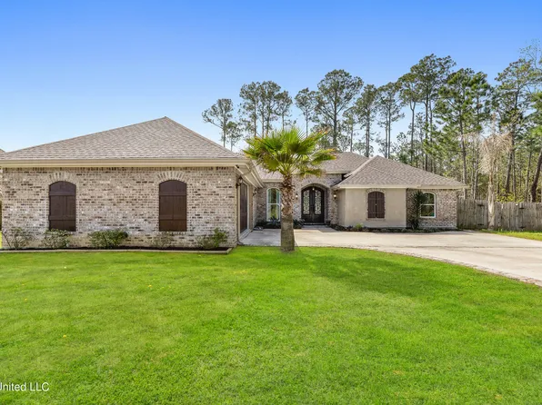 703 Barlow St, Waveland, MS 39576