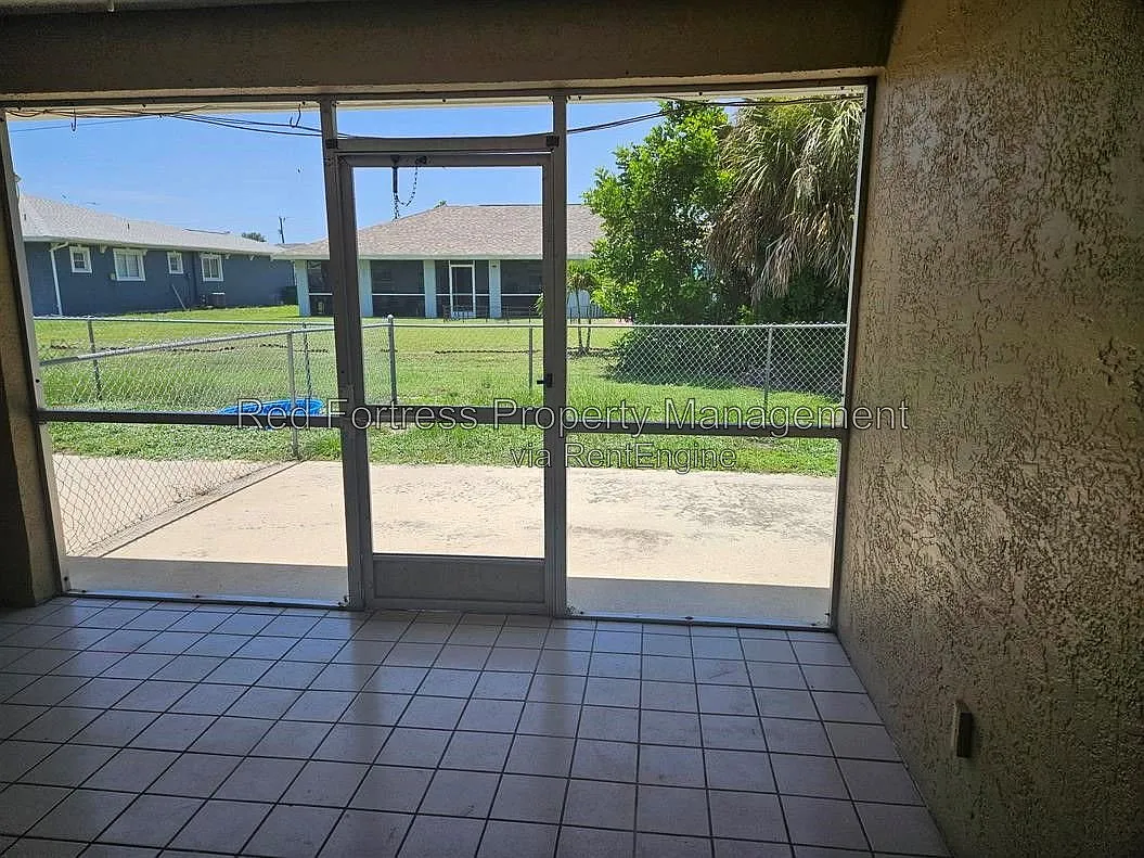 2 bed, 2.0 bath, 1050 sqft, $1,300 — Photo 2