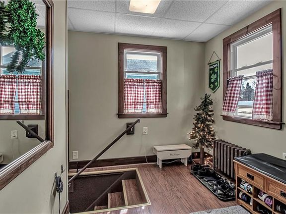 5th image of 63 Hagen Ave