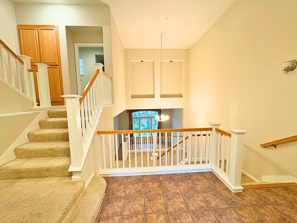 1st image of 213 Fox Sparrow Ln