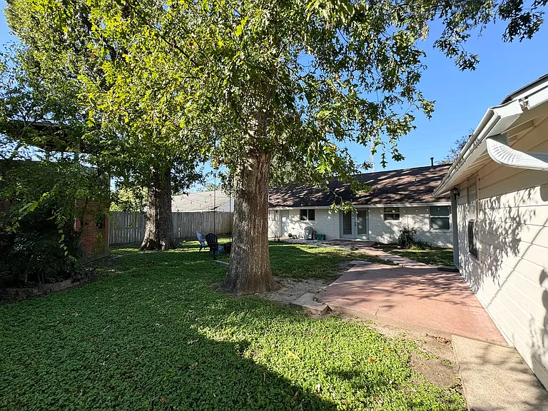 2311 Stonecrest Dr — Photo 16
