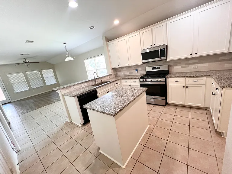 2100 Willow Creek Dr — Photo 18
