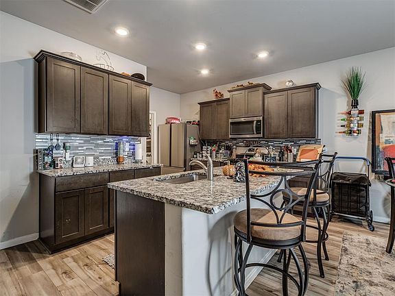 4th image of 2401 Scarlet Ln