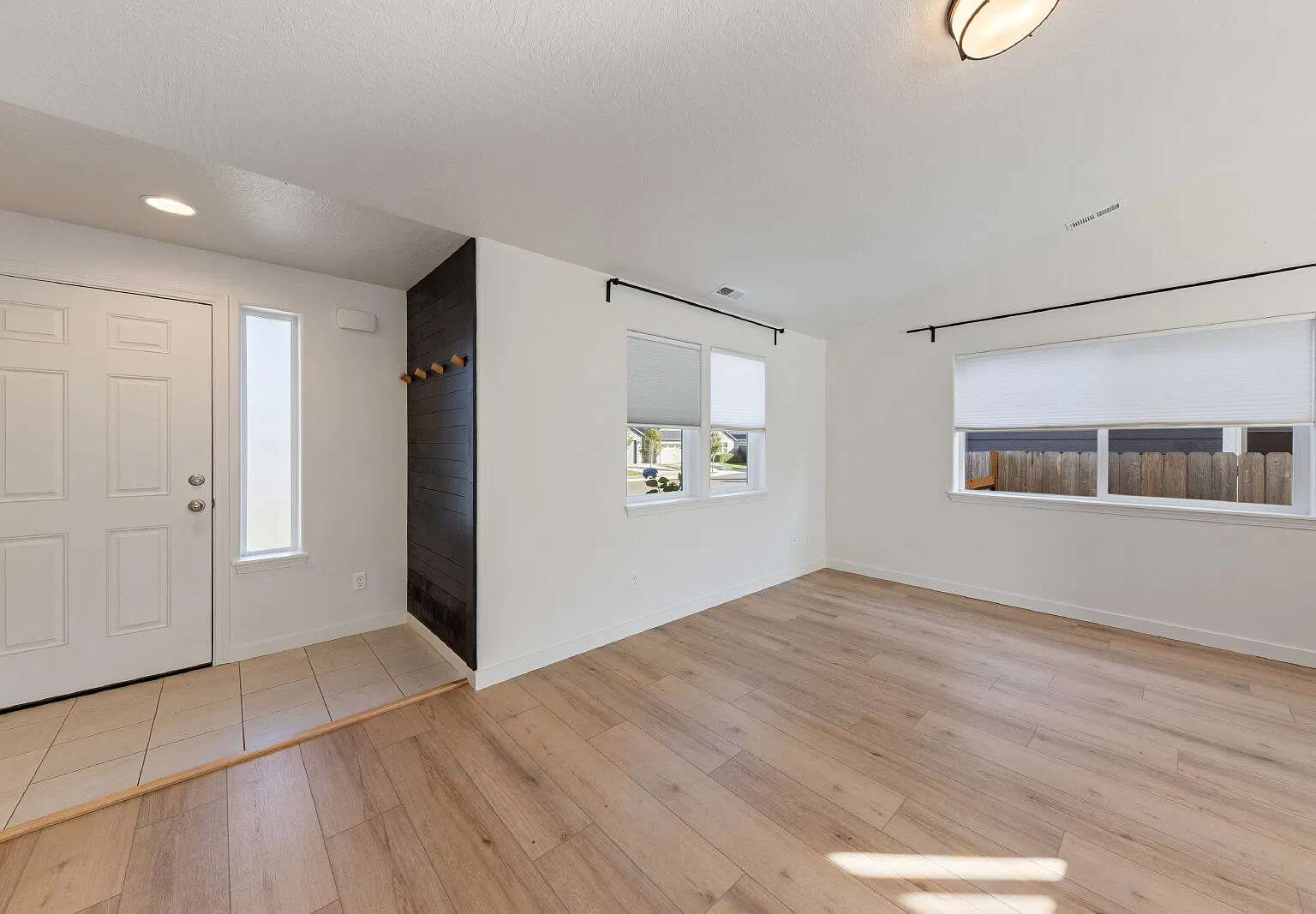3 bed, 2.0 bath, 1200 sqft, $2,400 — Photo 4
