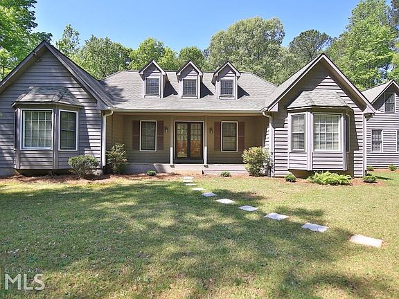 4th image of 3243 Skyland Dr