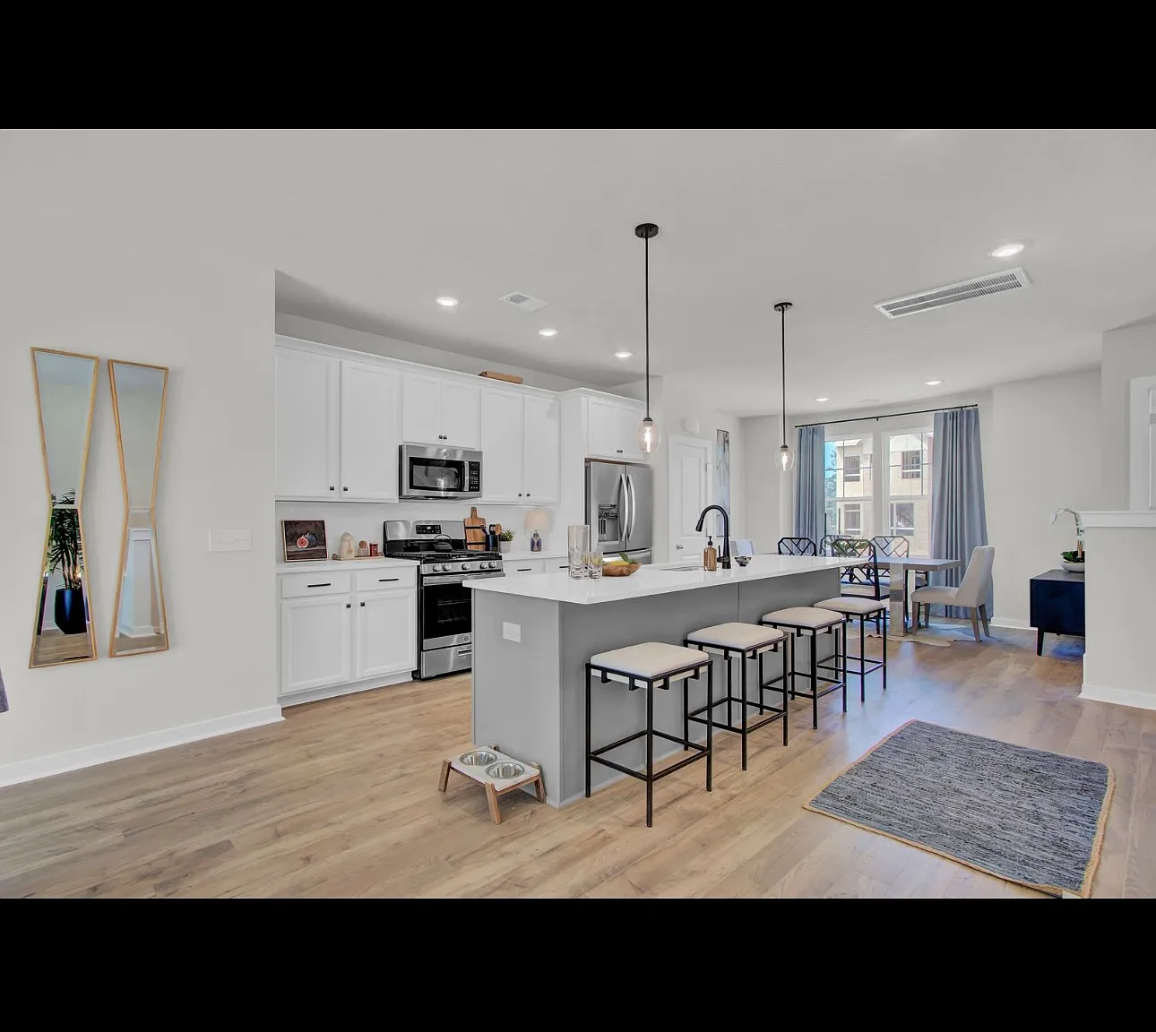 4 bed, 3.5 bath, 2141 sqft, $2,750 — Photo 4