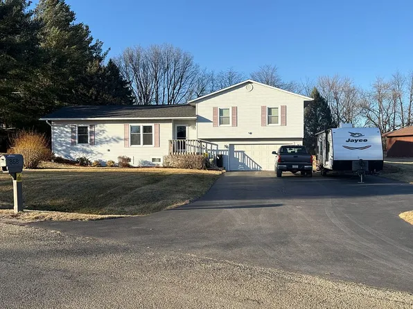 8681 Riverview Dr, Byron, IL 61010