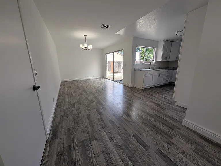 178 Delta Cir — Photo 2