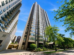 525 W Hawthorne Pl APT 2004, Chicago, IL 60657