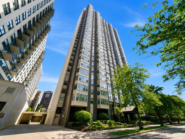 525 W Hawthorne Pl APT 2004, Chicago, IL 60657