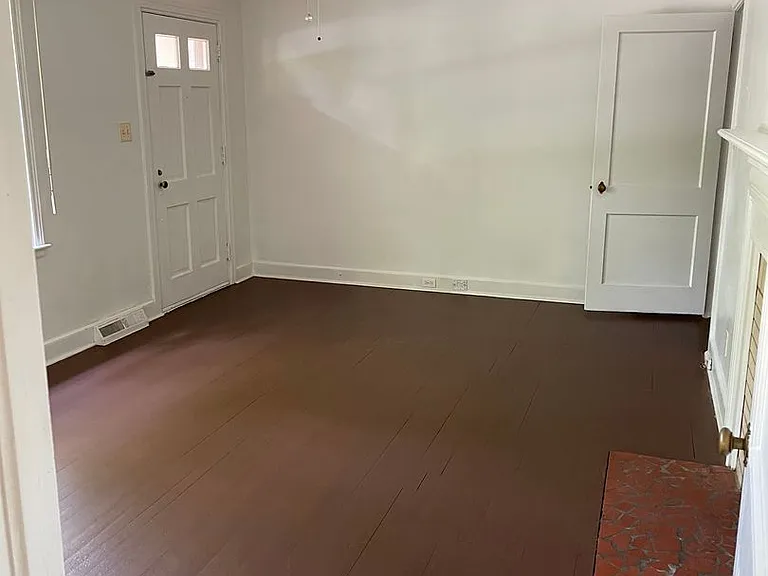 811 W Elm St — Photo 30