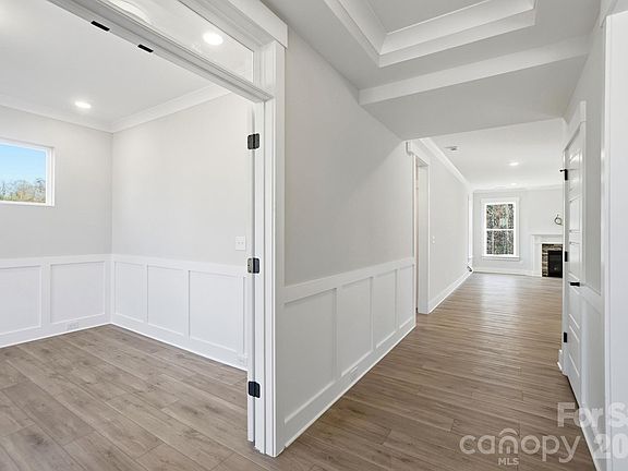 5th image of 1425 Knob Creek Dr