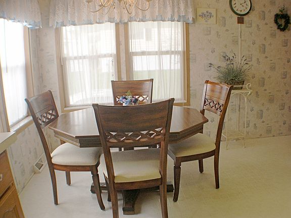 Eat-In Kitchen