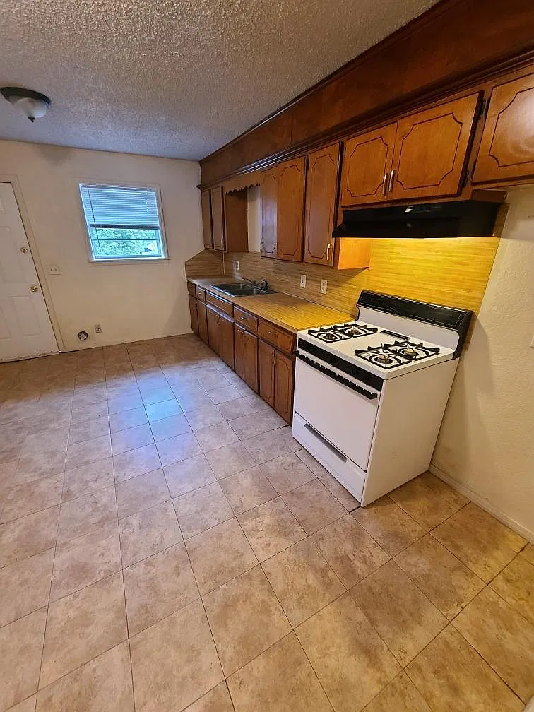 2 bed, 600 sqft, $725 — Photo 3