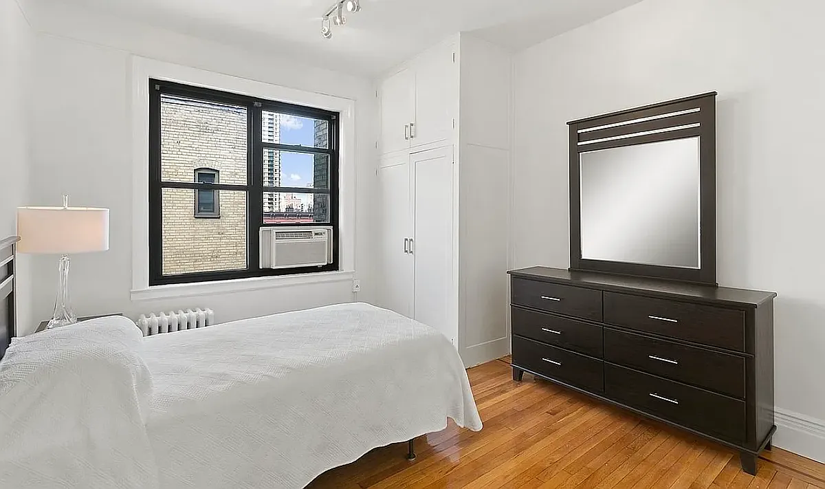 Building Photo - 30-67 33rd St #2C