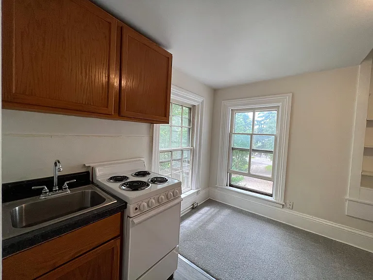 401 W Jackson St #8 — Photo 3