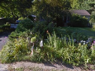 12 Thompson Rd, Hubbardston, MA 01452