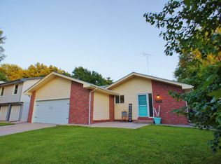 7041 Yosemite Dr, Lincoln, NE 68507