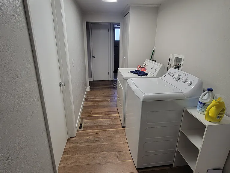 205 1/2 W Geneseo St #205-1/2 — Photo 2