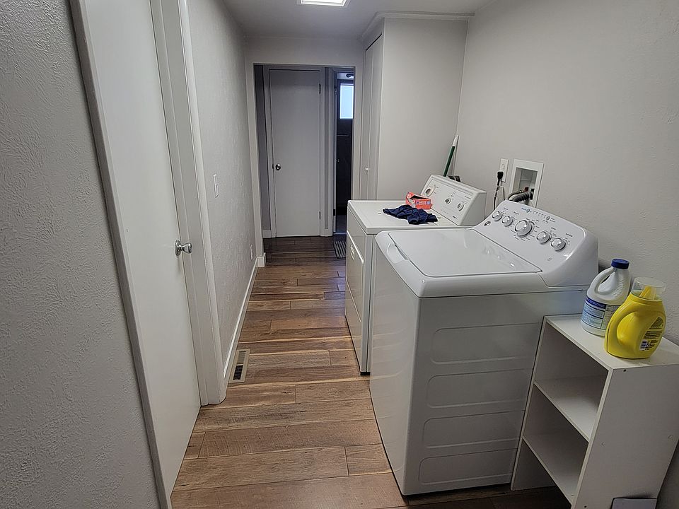 2nd image of 205 1/2 W Geneseo St #205-1/2