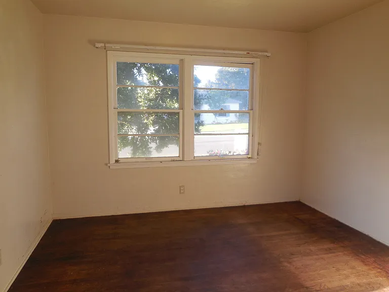 456 Drakeley Ave — Photo 16
