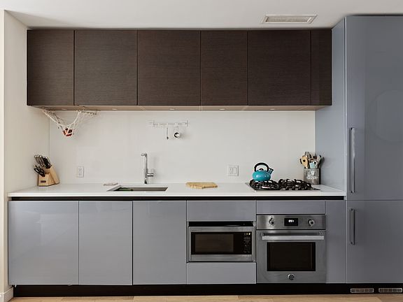 4th image of 540 W 49th St #303S