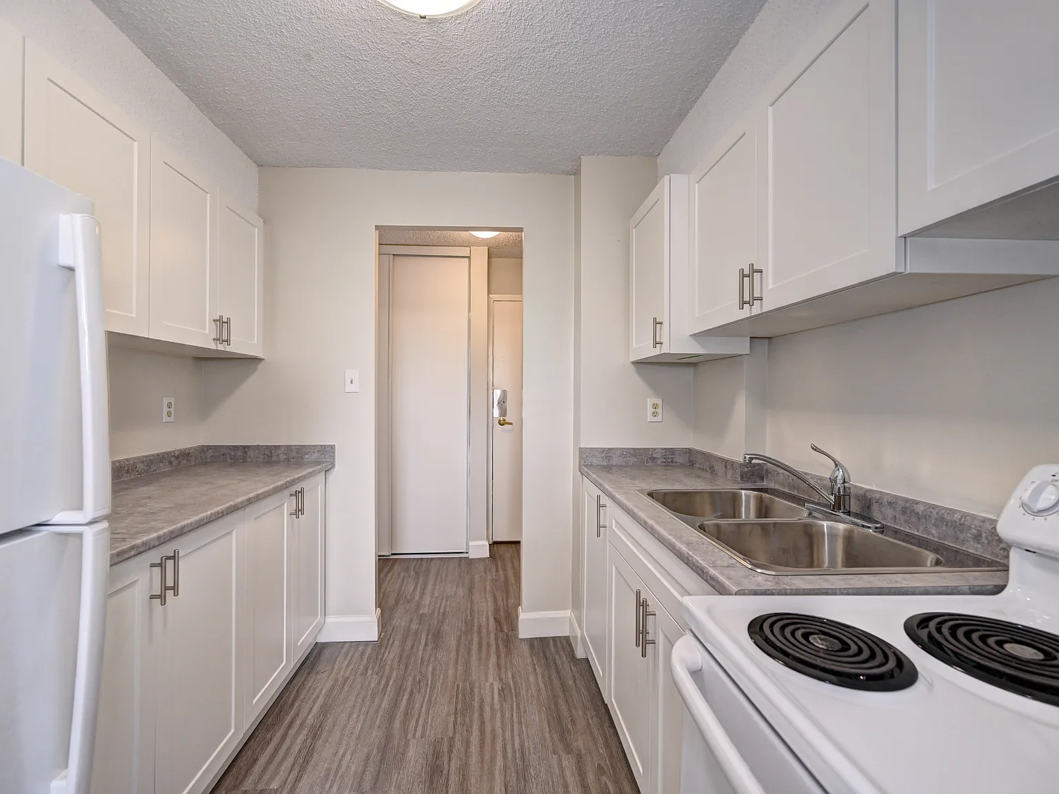 Campbell Court Apartments — Photo 1