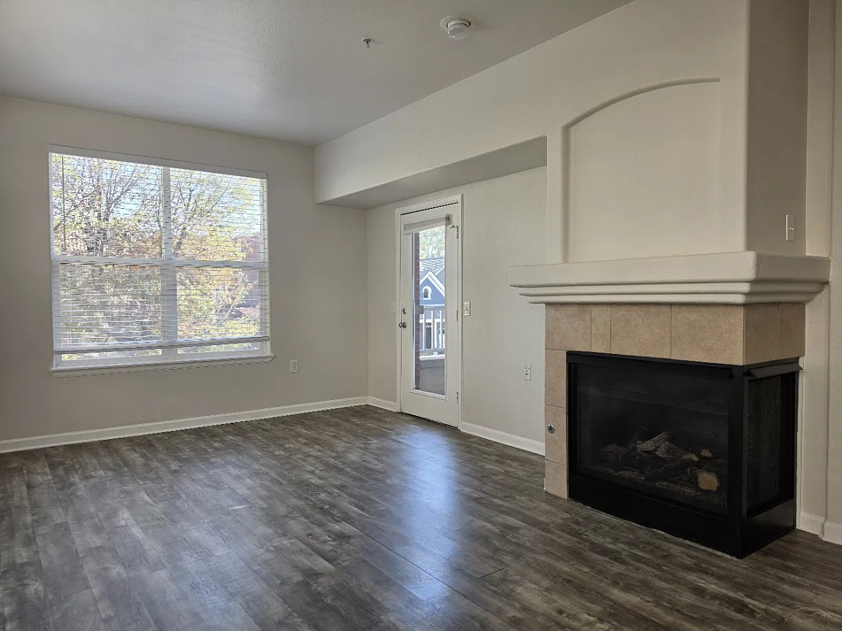 2 bed, 1038 sqft, $2,300 — Photo 4