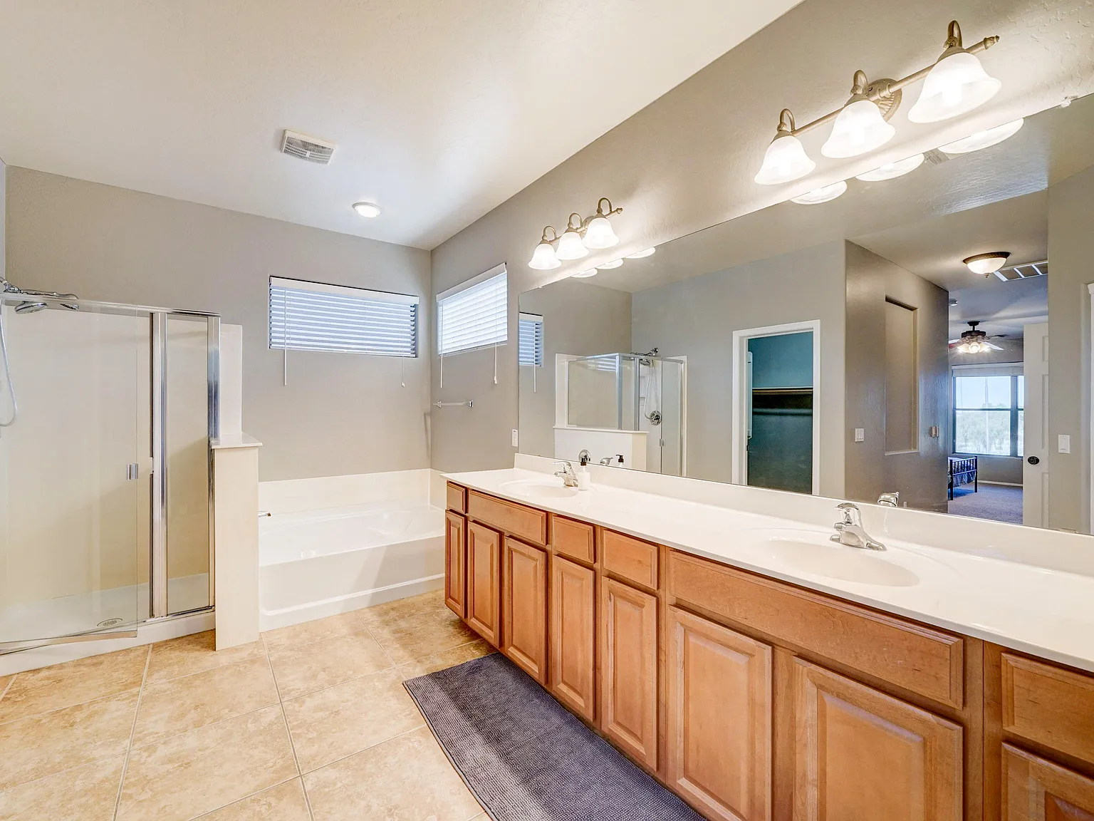 4 bed, 3.0 bath, 4283 sqft, $905 — Photo 4