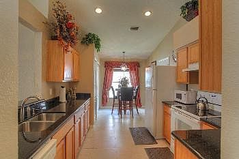 5th image of 916 Summer Breeze Dr